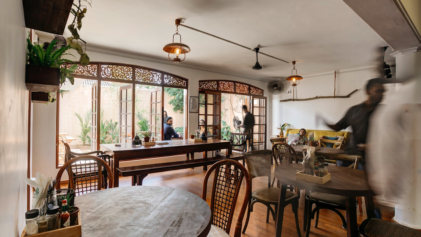cafe kubuk interior