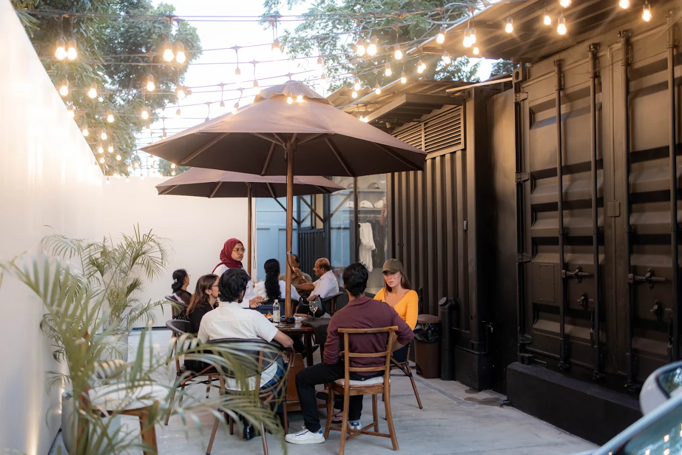 beanbox cafe colombo outdoor seating area