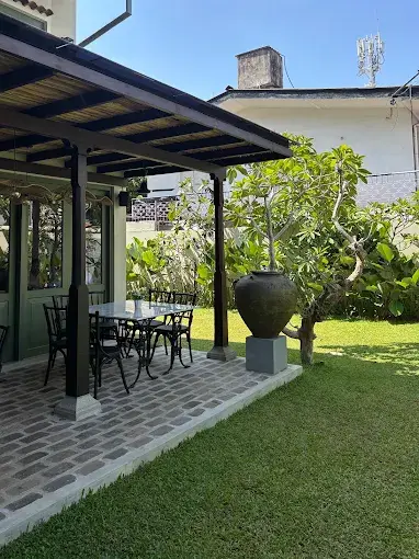 beru café colombo outdoor lawn
