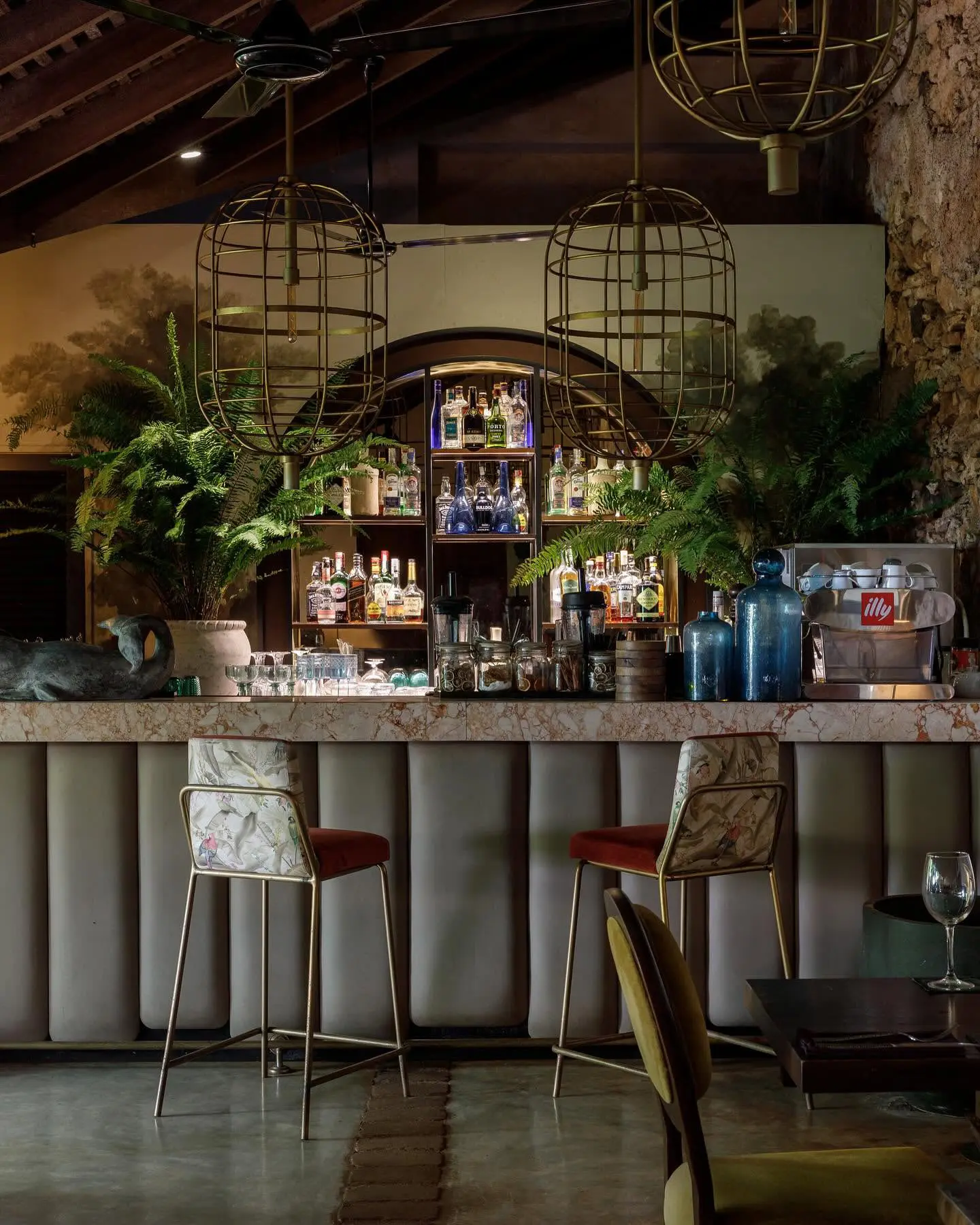 the bungalow galle fort bar closup